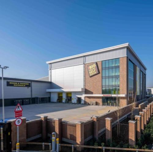 Big Yellow Storage, Bath Road, Slough, SL1