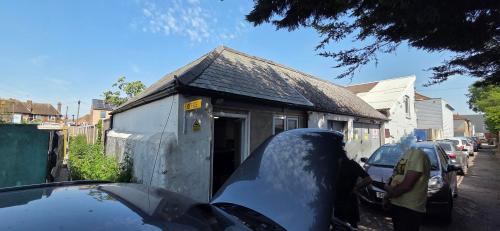 Unit 2-3, Myrtle Lane, Eastbourne, BN22
