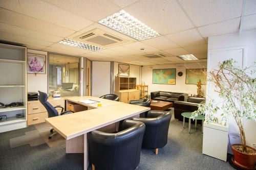 Unit 21, Park Royal Metro Centre, Britannia Way, Park Royal, London, NW10