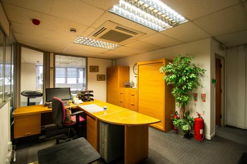 Unit 21, Park Royal Metro Centre, Britannia Way, Park Royal, London, NW10