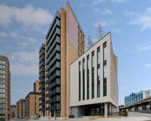 38 Capital Interchange Way, Brentford, TW8