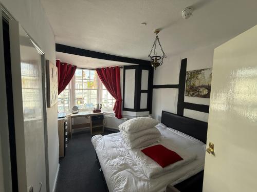 Titchfield, The Square, The Bugle Hotel, Fareham, PO14