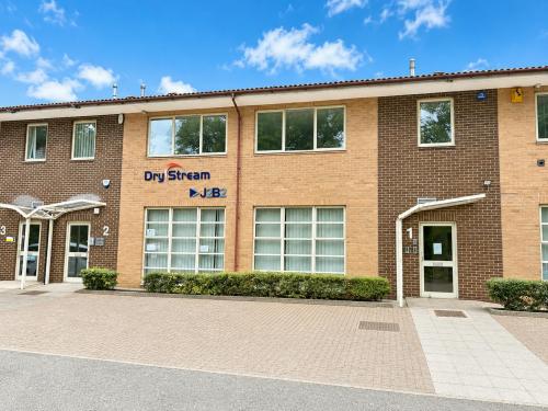 2, Stroud Wood Business Centre, Park Street, St Albans, AL2