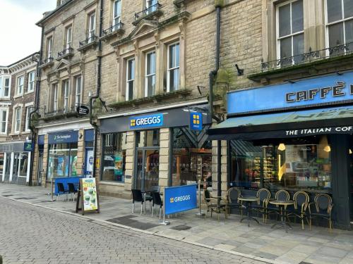 30-32 Spring Gardens & Hardwick St, Buxton, SK17