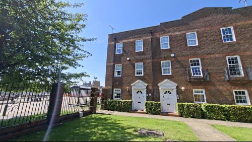 1 Station Court, Station Approach, Wickford, SS11