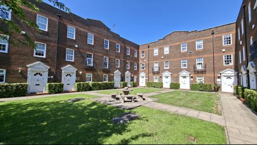 1 Station Court, Station Approach, Wickford, SS11