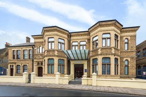 7 Linen House, 253 Kilburn Lane, Queens Park, London, W10