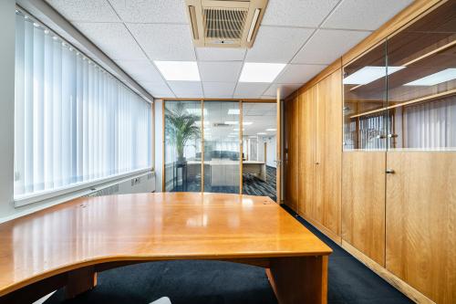 869A High Road, North Finchley, London, N12