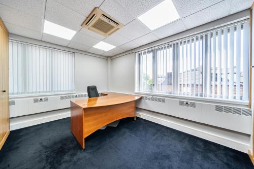 869A High Road, North Finchley, London, N12