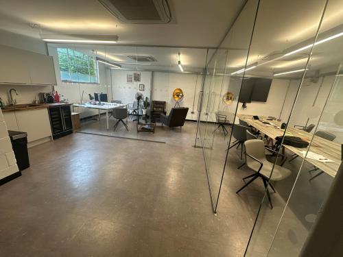 Parc House Studios & The Factory, 25-37 Cowleaze Road, Kingston Upon Thames, KT2