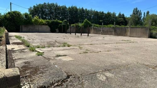 Yard At Folly Farm, North Waltham, Basingstoke, RG25