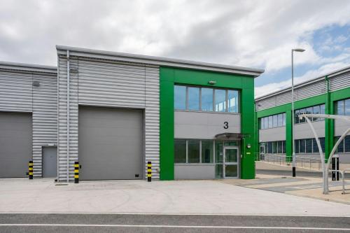 Unit 3 Trade City, Dallow Road Industrial Area, 98-172 Kingsway, Luton, LU1