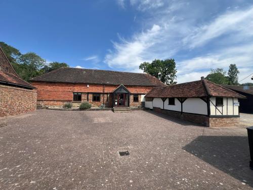The Barn, Meadow Court, Faygate Lane, Faygate, Horsham, RH12