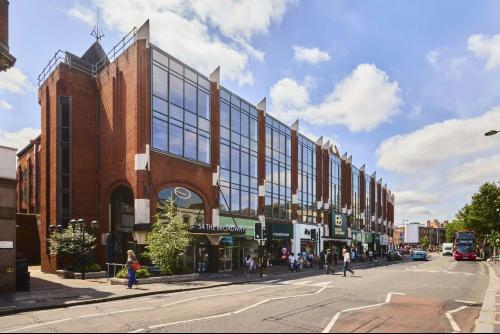 54 The Broadway, Ealing, London, W5