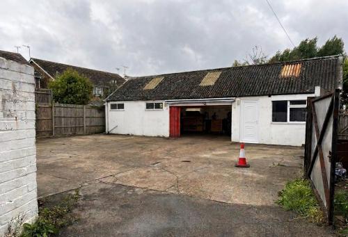 Unit 1a & 1b, Cecil Road, Lancing, BN15