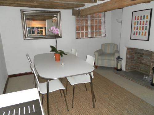 1, Bucks Lane, Sutton Bonington, Loughborough, LE12