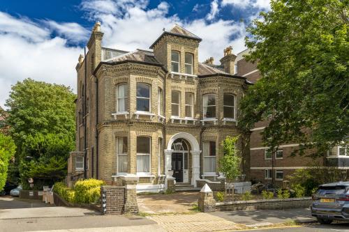 14 Eaton Gardens, Hove, BN3