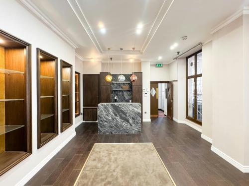 1 Mandeville Place, Marylebone, London, W1U