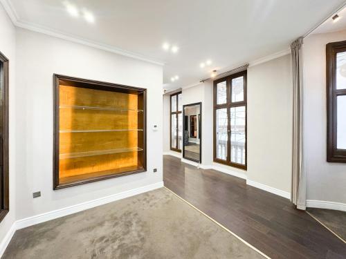 1 Mandeville Place, Marylebone, London, W1U