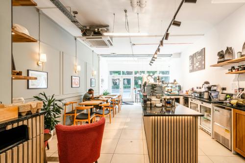 Rose & Rose, 400 St John Street, Angel, London, EC1V