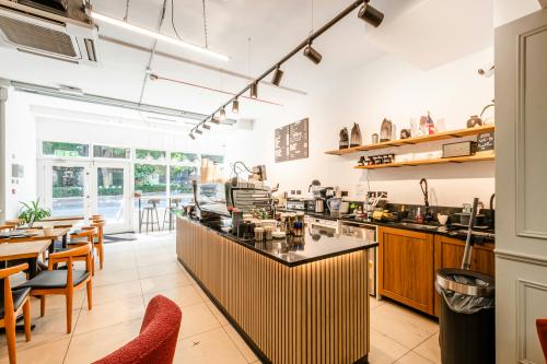 Rose & Rose, 400 St John Street, Angel, London, EC1V