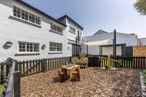 Queenstown Mews, 233 A, Battersea, London, SW8