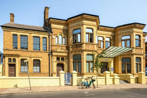 Unit 8 The Linen House, 253 Kilburn Lane, Queens Park, London, W10