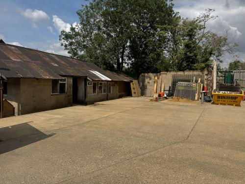 Rear of 112 Piccotts End, Hemel Hempstead, HP1