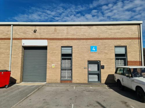 Unit 4, Boundary Business Centre, Boundary Way, Maybury, Woking, GU21
