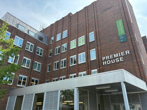 Premier House, 52 London Road, Twickenham, TW1
