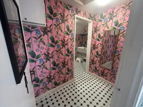 Rooms 2 & 3 Shop 10, Bush Walk, Wokingham, RG40
