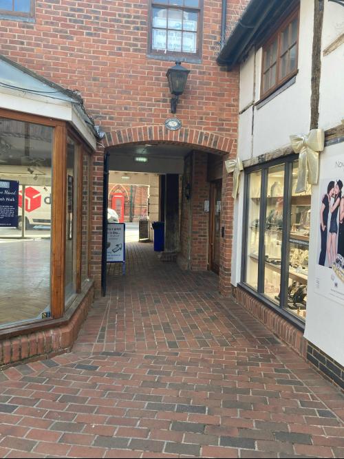 Shop 10, Bush Walk, Wokingham, RG40