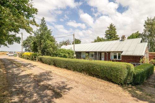 Lot 2 Carr Farm and Carr Farm Cottages, Stan White Farms, Cattle Carr, Misterton, Doncaster, DN10