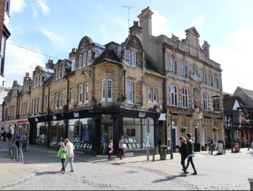 1 Market Square, Horsham, RH12