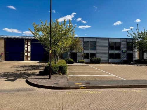 Unit 18, Interchange Park, Plover Close, Newport Pagnell, MK16