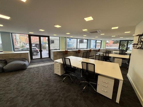 Unit 3, Royal Crescent Road, Ocean Village, Southampton, SO14
