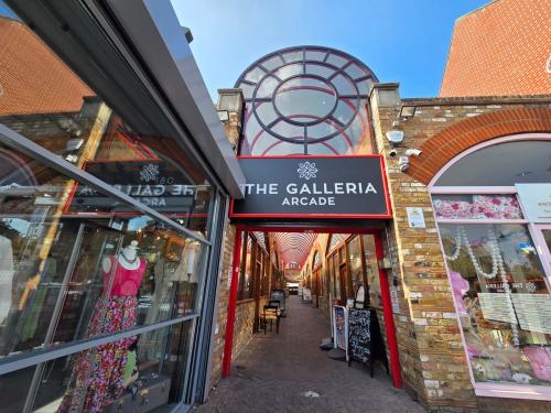 Unit 3 The Galleria, 180-182 George Lane, South Woodford, London, E18