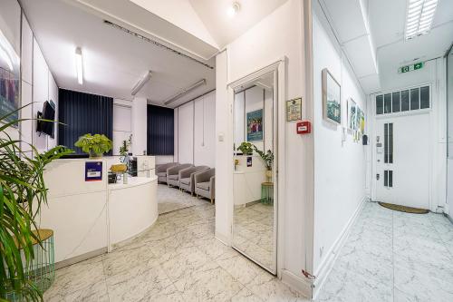 404-406 Edgware Road, Paddington, London, W2