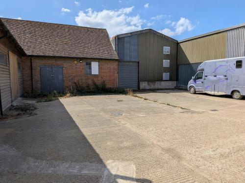 Piccards Farm Barn, Sandy Lane, Guildford, GU3