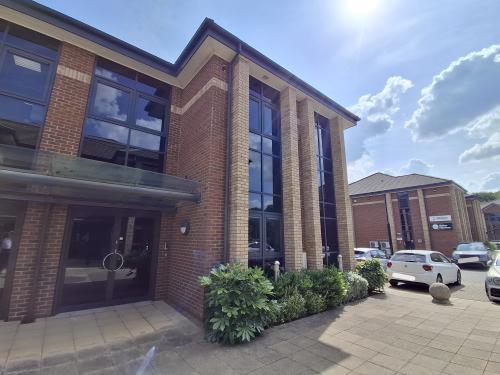 14 Queensbridge, Northampton, NN4