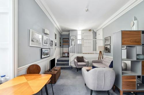 10 Market Mews, Mayfair, London, W1J