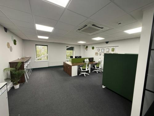 Unit 17, Oldham Broadway Business Park, Broadgate, Oldham, OL9