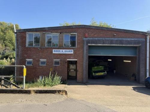 Unit 20, Park Street Industrial Estate, Osier Way, Aylesbury, HP20