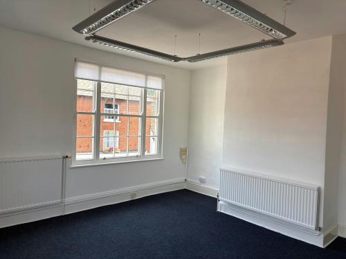 1A The Broadway, Old Hatfield, AL9