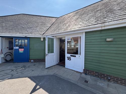 Unit 18, Haslar Road, Haslar Marina, Gosport, PO12