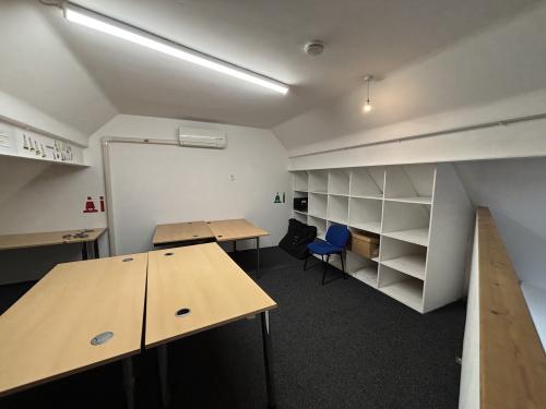 Unit 18, Haslar Road, Haslar Marina, Gosport, PO12