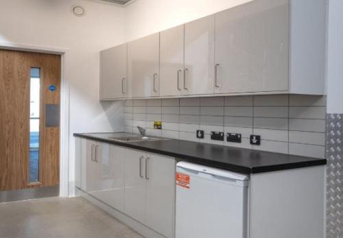 693 Stirling Road, Slough, SL1