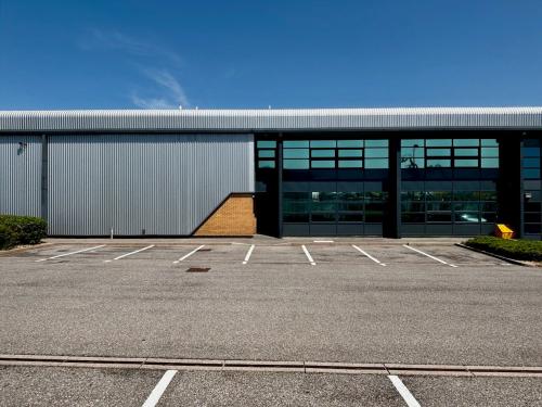 Unit 10, Sundon Business Park, Dencora Way, Luton, LU3