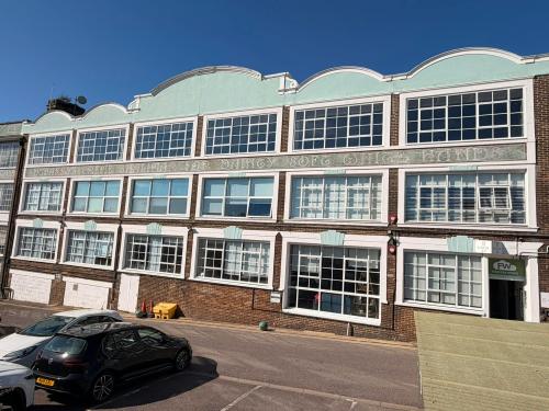 Unit 9 Hove Business Centre, Fonthill Road, Hove, BN3