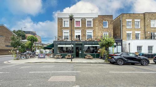 The Talbot, 109 Mortimer Road, De Beauvoir Town, London, N1